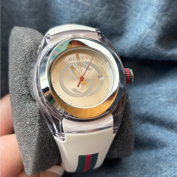 Gucci Sync L Women's White Rubber Strap Quartz Watch - YA137302 - Picture 8 of 8